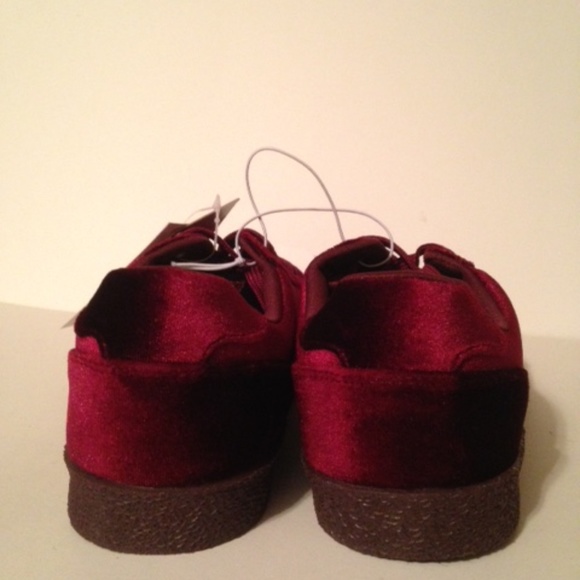 Unltd. Cranberry Raspberry Maroon Lace-Up Sneaker - Picture 3 of 4